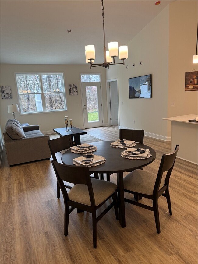 Foto del edificio - 6217 Blossom Ridge Cir