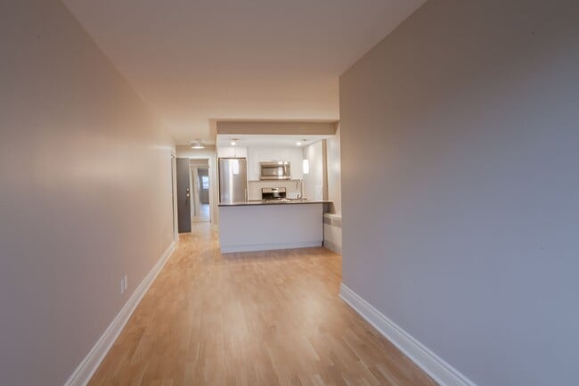 Building Photo - 3460 Rue Durocher