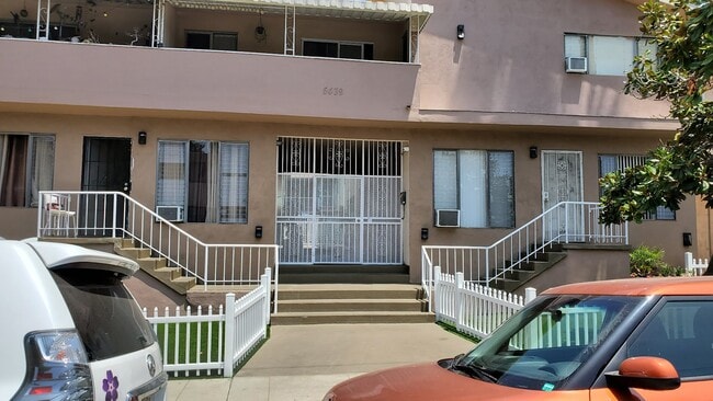 Building Photo - 5439 Russell Ave