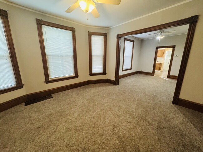 Foto del edificio - Charming 1-Bedroom + Den Retreat on Colfax Ave – Your Cozy Minneapolis Haven Awaits!