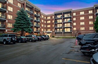 Building Photo - 6401 W Berteau Ave