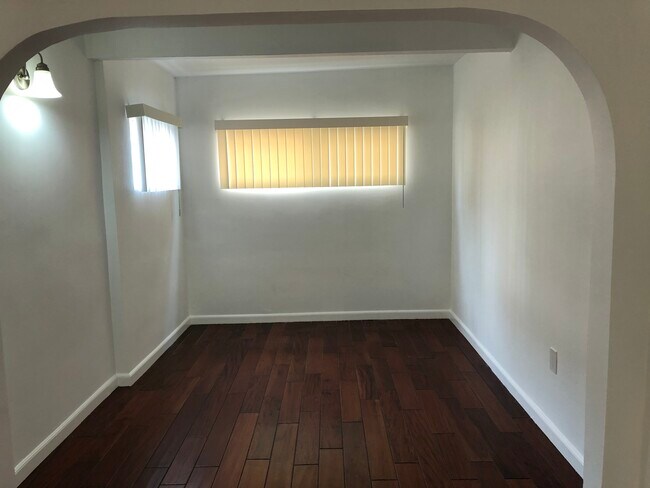 Building Photo - 103 N Irena Ave