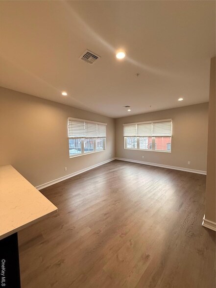 Building Photo - 122 Greenwich Ave