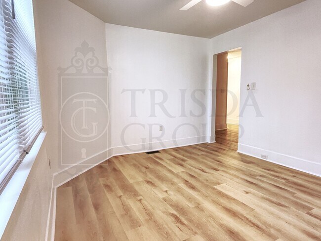 Foto del edificio - 1538 Fallowfield Ave