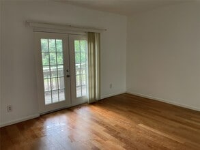 Building Photo - 2100 Tanglewilde St