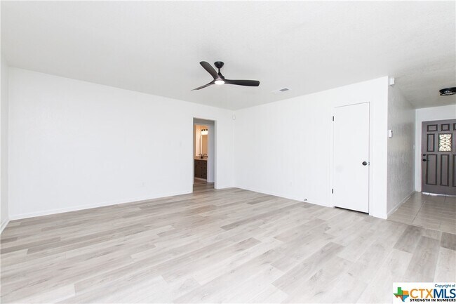 Foto del edificio - 1609 Hughes Ave