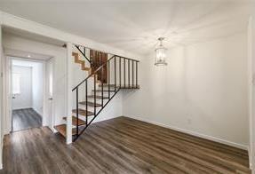 Foto del edificio - 6910 Hart Ln