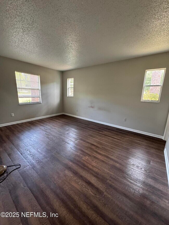 Building Photo - 283 Almansa Rd