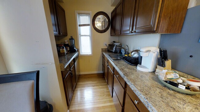 Building Photo - 14 Hancock St