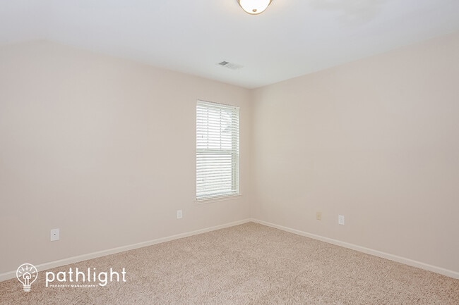 Building Photo - 1422 Collins Dr