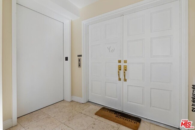 Building Photo - 11842 Darlington Ave