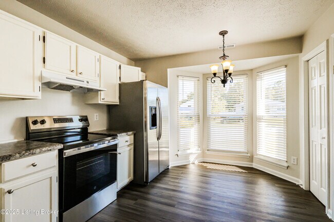 Building Photo - 6900 Applegate Ln
