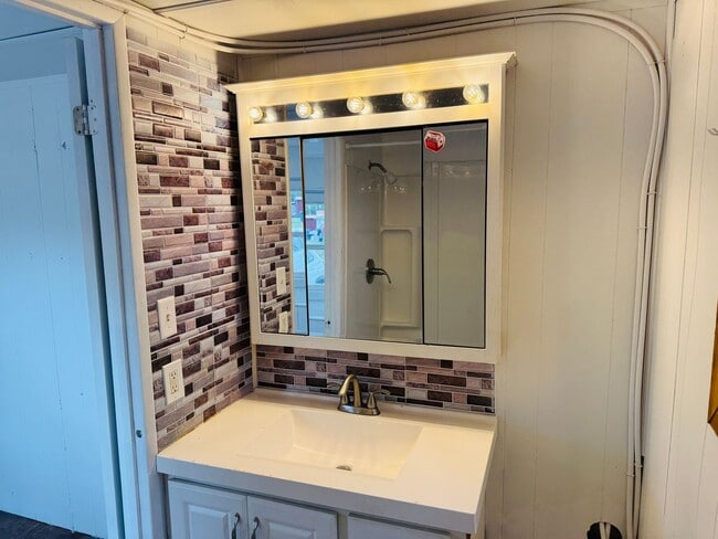 Building Photo - Pet Friendly Trailer