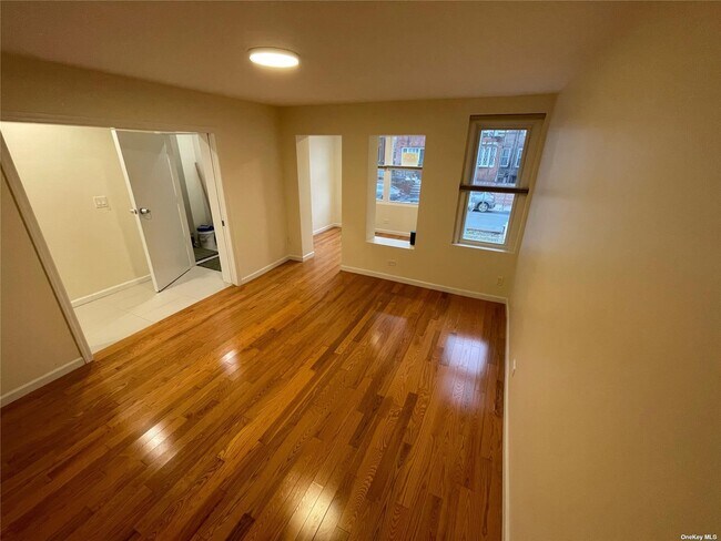 Foto del edificio - 21-16 37th St