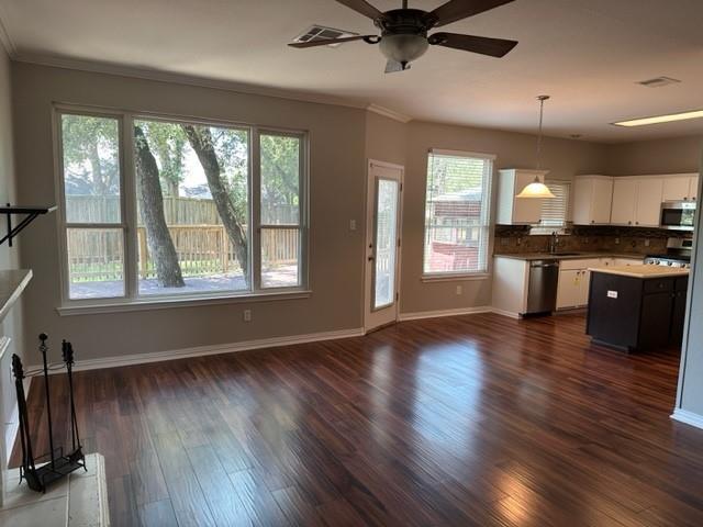 Building Photo - 2107 Lobelia Dr