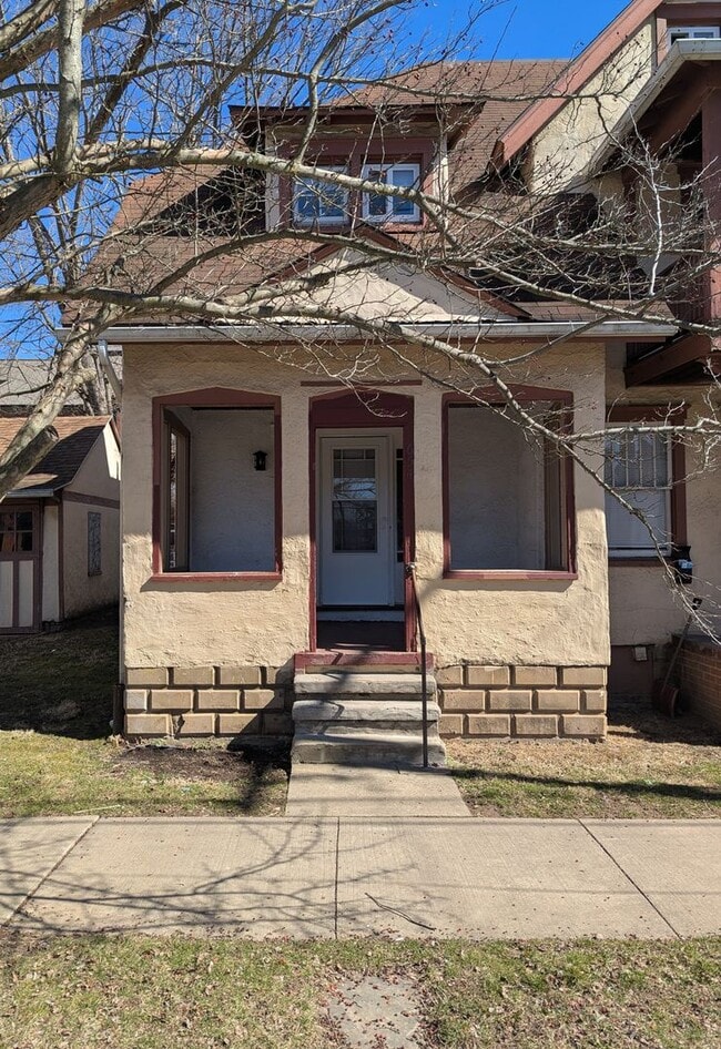 Building Photo - 654 2nd Ave