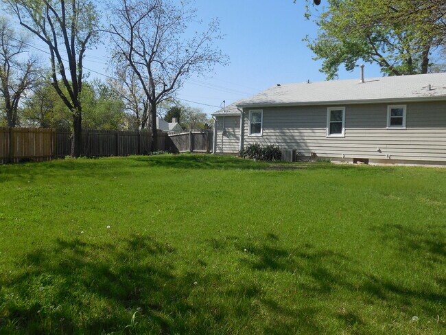 Foto del edificio - 2021 Stratford Rd