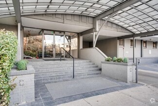 Building Photo - 909 Logan St