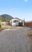 Building Photo - 43410 SE N Bend Way