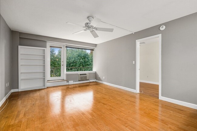 Building Photo - 145 Pinckney St