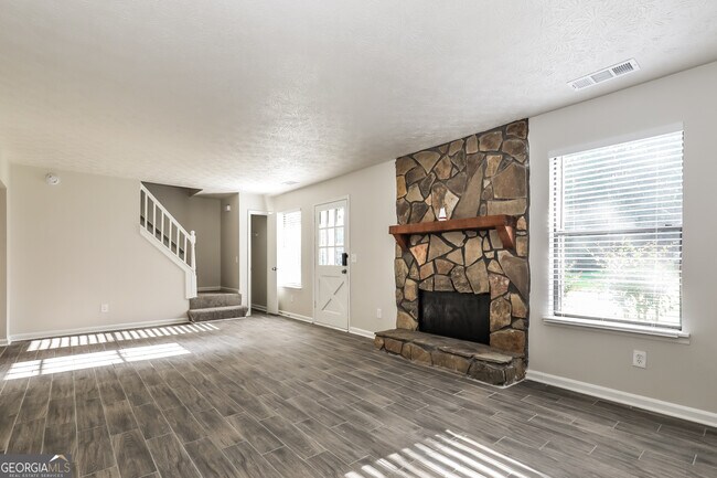 Foto del edificio - 6097 Twin Creeks Ct