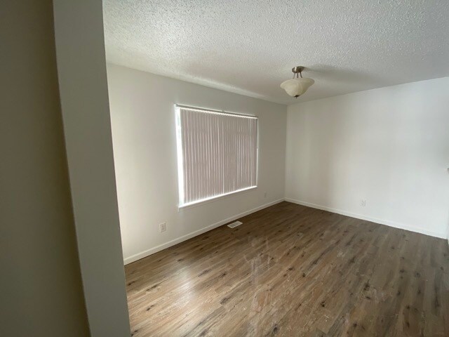 Foto del edificio - 911 Laura Dr