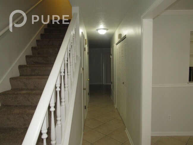 Building Photo - 1 Month Free with 13 Month Lease! 6248 Cre...