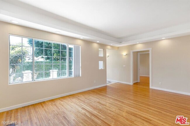 Foto del edificio - 4 br, 5 bath House - 350 N Sweetzer Ave