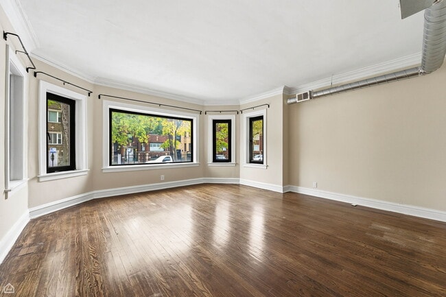 Building Photo - 7653 S Kingston Ave