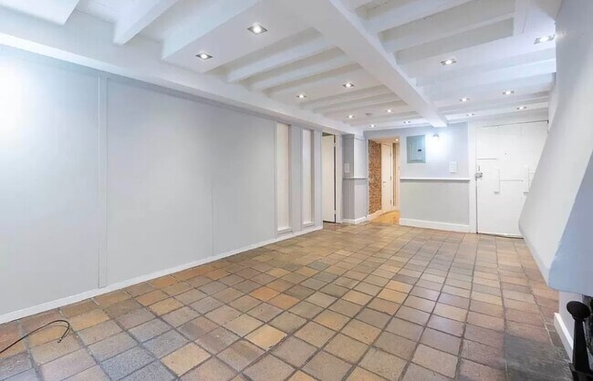 Building Photo - Historic Townhouse Rental Prime Midtown We...