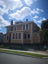 Building Photo - 139 Brook St