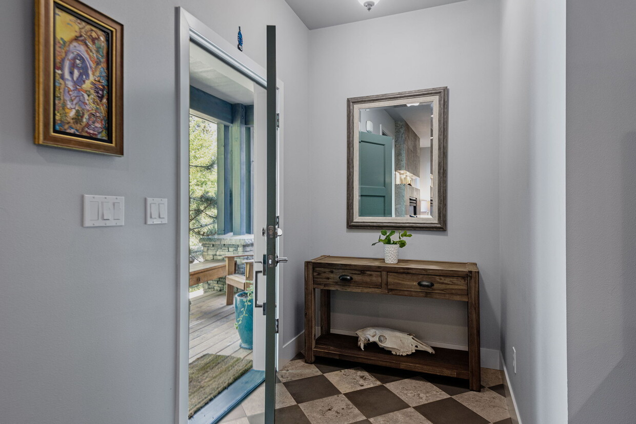 Foto principal - 1587 NW Milwaukee Ave