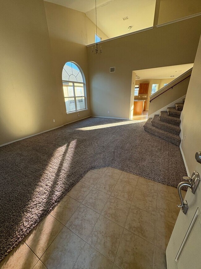 Foto del edificio - AVAILABLE NOW