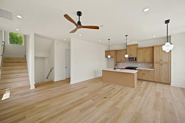 Building Photo - 4703 Oats St