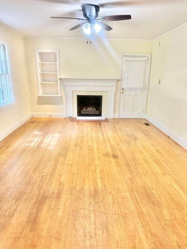 Building Photo - 3 Bedroom