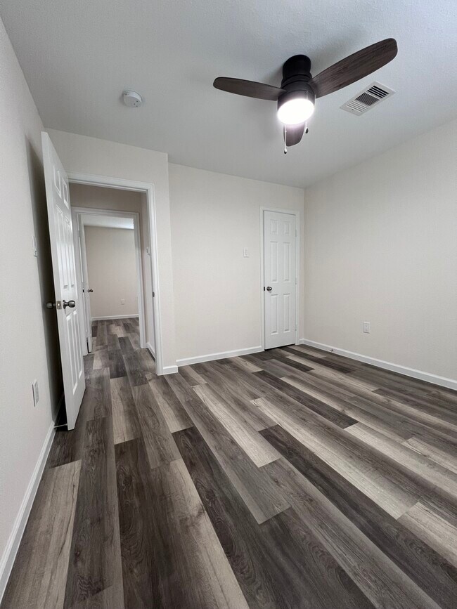 Building Photo - 3715 Saint Charles St