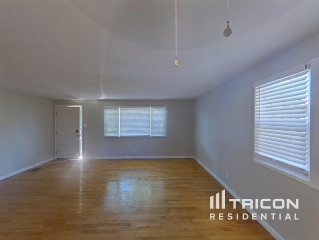 Building Photo - 2627 Robin Dr