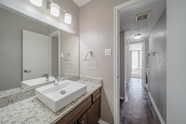 Foto del edificio - Woodside At Lake Highlands Apartment Homes