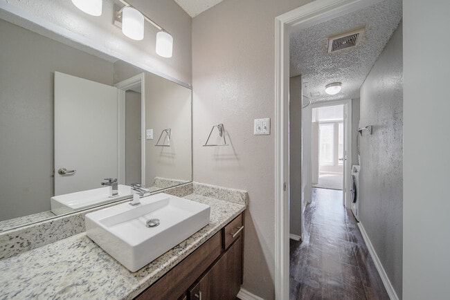 Building Photo - Woodside Lane Apartments