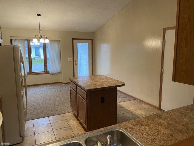 Building Photo - 60 Whispering Woods Dr