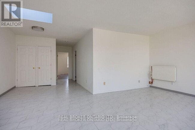 Building Photo - 350-350 Oakwood Ave