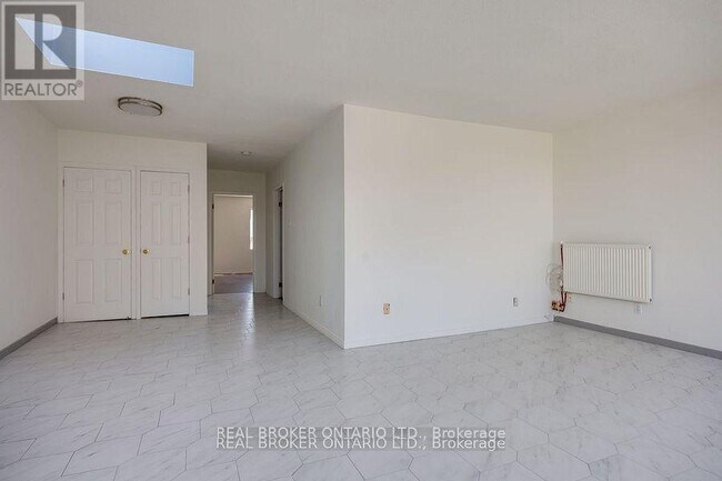 Photo du bâtiment - 350-350 Oakwood Ave