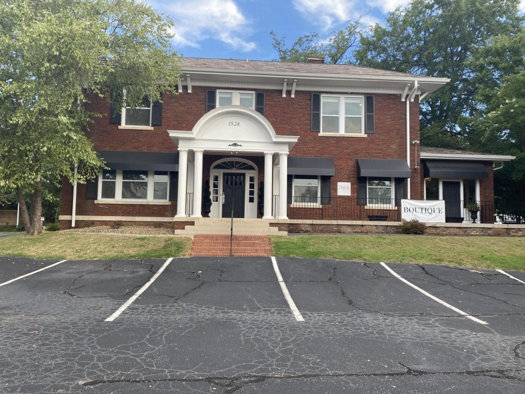 1824 E Main St, Spartanburg, SC 29307 Condo for Rent in Spartanburg