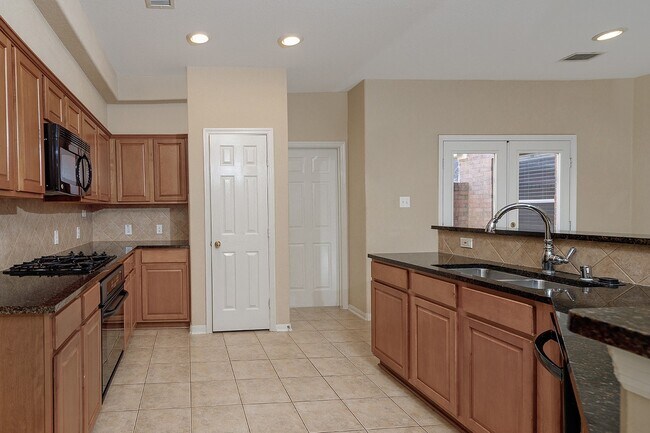Building Photo - 78 E Foxbriar Forest Cir