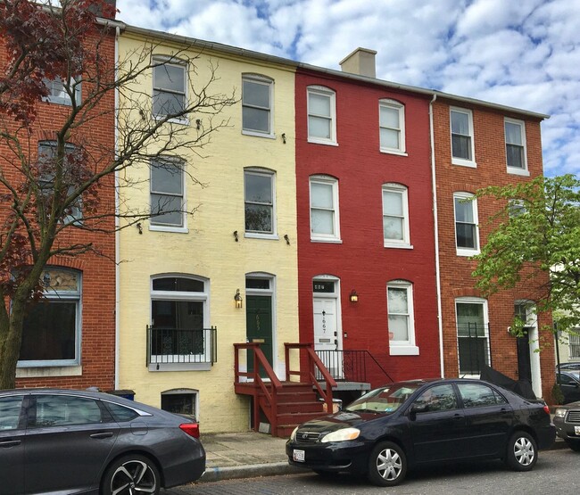 Building Photo - Charming 3Bed/2Bath Townhome in Historic R...