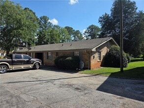 Building Photo - 897 6 Oaks Cir