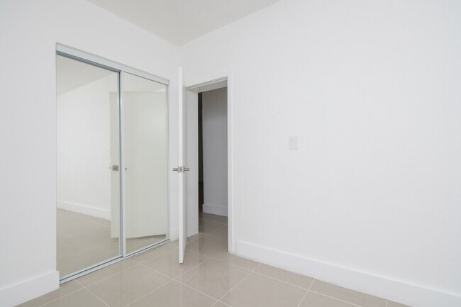 Foto del edificio - 1044 Foster Rd