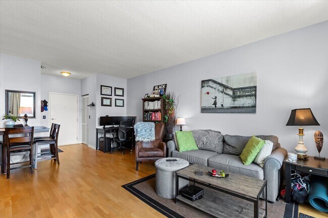 Foto del edificio - 1134 W Granville Ave