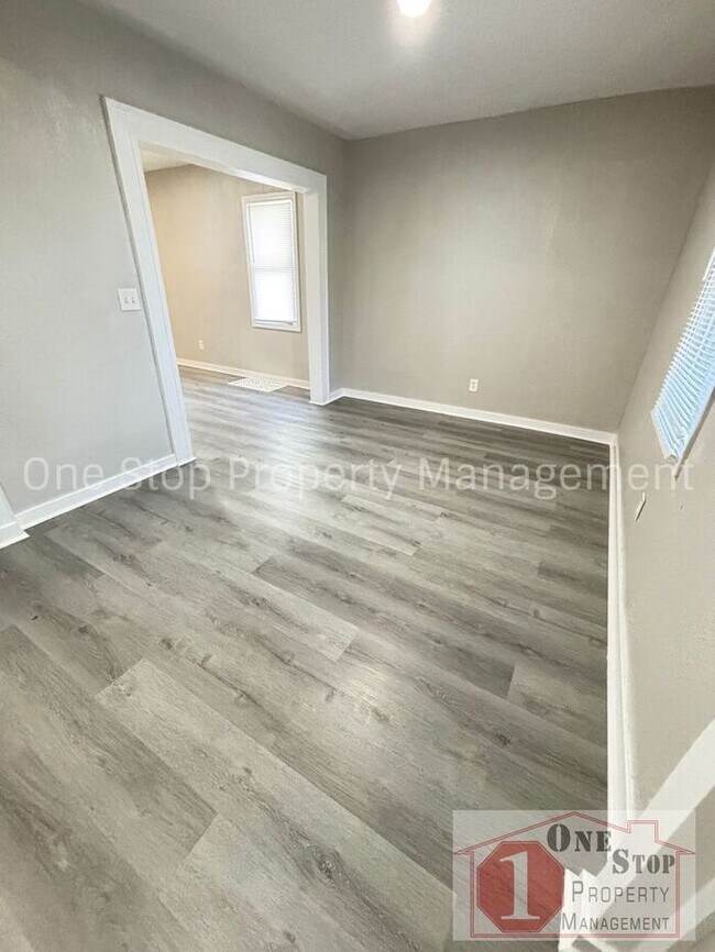 Building Photo - Beautiful 3 Bedroom 2 Bathroom in Kansas C...