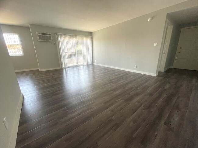Building Photo - 10973 Palms Blvd